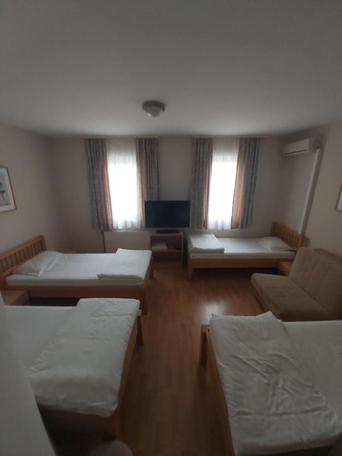 Sc Kolos Bed and Breakfast Čačak Exterior foto